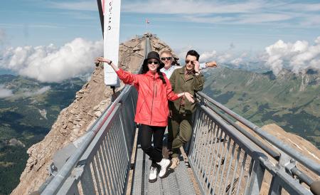 Đại sứ thương hiệu của Tissot Lưu Diệc Phi và Huỳnh Hiểu Minh khám phá PeakWalk by Tissot